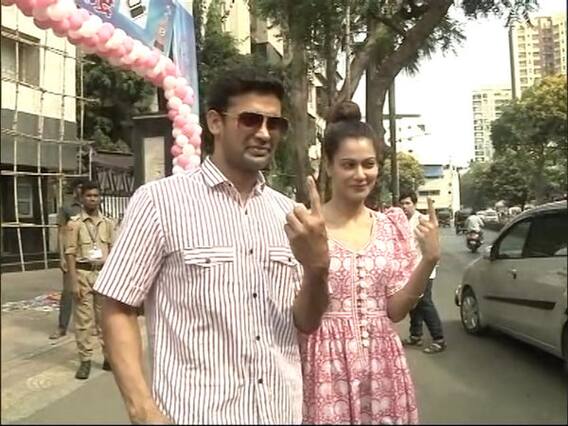 Actors Sangram Singh, Payal Rohatgi cast vote on 'Vikas' basis