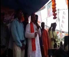 ভোট লুঠ রুখতে দলীয় কর্মীদের লাঠি হাতে তুলে নেওয়ার দাওয়াই দিলীপের, পাল্টা গাঁধীগিরিকে হাতিয়ার ফিরহাদের