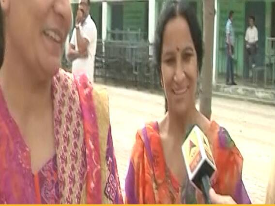 Jammu ladies cast vote before performing Navratra pooja