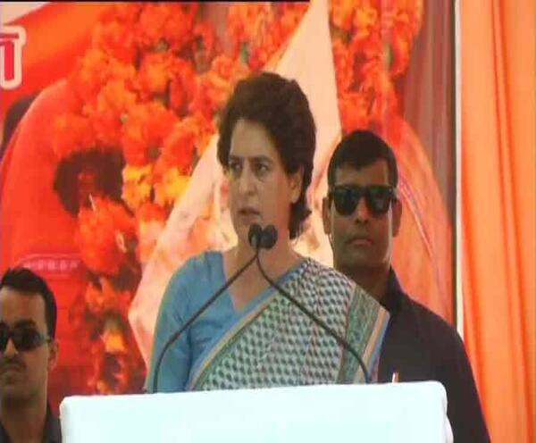 Lok Sabha Election 2019- Priyanka Gandhi Vadra attacks Narendra Modi on Fatehpur rally  ‘মোদি মিথ্যা বলছেন, ভোটের সময় ৫০ শতাংশ ভাষণেই গাঁধী পরিবার নিয়ে কথা বলেন’, ফতেপুরে আক্রমণাত্মক প্রিয়ঙ্কা