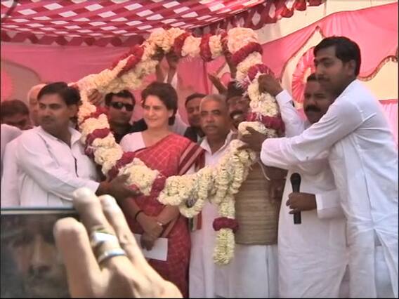 Priyanka Gandhi Vadra holds roadshow in Fatehpur 
