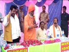 यूपी: बीजेपी नेता साक्षी महाराज ने धमकी भरे अंदाज में जनता से मांगा वोट, देखिए क्या कहा