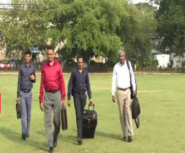 বহরমপুরে সার্কিট হাউসে বিভিন্ন রাজনৈতিক দলগুলির সঙ্গে বৈঠক বিবেক দুবের Lok Sabha Election 2019: Vivek Dubey meets political leaders in Behrampore বহরমপুরে সার্কিট হাউসে বিভিন্ন রাজনৈতিক দলগুলির সঙ্গে বৈঠক বিবেক দুবের