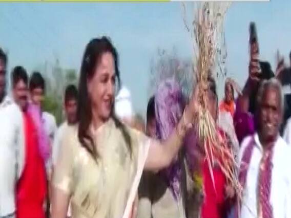 Locals in Mathura express their opinion on BJP contestant Hema Malini