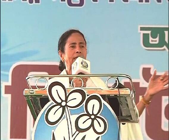 উপহার সবাইকে পাঠাই, সৌজন্য আর রাজনীতি আলাদা: মোদিকে পাল্টা মমতার