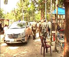 আলিপুরদুয়ার লোকসভা কেন্দ্রের তুফানগঞ্জের শালবাড়িতে বুথের কাছে জটলা, কেন্দ্রীয় বাহিনীকে দেখেই দৌড়