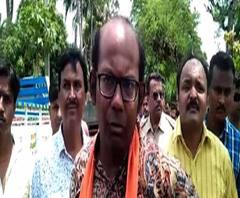 হাড়োয়ায় সায়ন্তন বসুর বাইক র‌্যালি আটকাল পুলিশ, অবস্থান বিক্ষোভের হুঁশিয়ারি বিজেপি প্রার্থীর