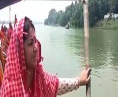 চন্দননগর থেকে ত্রিবেণী পর্যন্ত গঙ্গায় নৌকায় প্রচার লকেট চট্টোপাধ্যায়ের, নির্বাচনী বিধি ভঙ্গের অভিযোগ তৃণমূলের