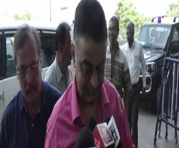 নির্বাচন চলাকালীন রামনবমীর মিছিলের ব্যাপারটি দেখার দায়িত্ব জেলা প্রশাসনের, মন্তব্য বিশেষ পুলিশ পর্যবেক্ষক বিবেক দুবের Lok Sabha Election 2019 - Kar Dakhole Delhi - District administration responsible to look after Ramnabami procession, says Vivek Dubey নির্বাচন চলাকালীন রামনবমীর মিছিলের ব্যাপারটি দেখার দায়িত্ব জেলা প্রশাসনের, মন্তব্য বিশেষ পুলিশ পর্যবেক্ষক বিবেক দুবের