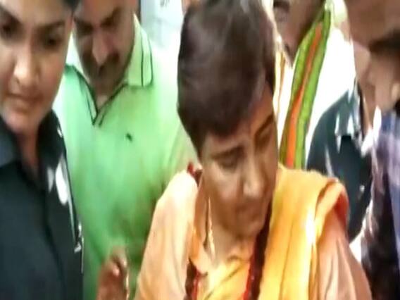 Pragya denies 'terrorist' barb against Digvijaya