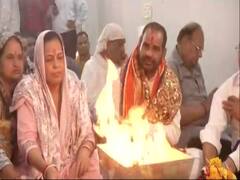 BJP's candidate from South Delhi Ramesh Bidhuri offers 'hawan'