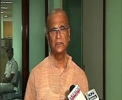 সিইও দফতরে প্রদীপ ভট্টাচার্য, কেন প্রয়োজনীয় বুথে নেই কেন্দ্রীয় বাহিনী, প্রশ্ন তুললেন কংগ্রেস নেতা