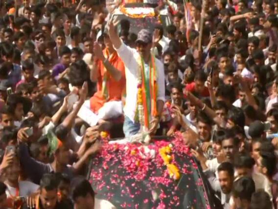 राजस्थान के बाड़मेर में एक्टर और बीजेपी नेता सनी देओल ने किया रोड शो, उमड़ा हुजूम