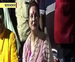 আসানসোলে তৃণমূলের সমর্থনে আয়োজিত অনুষ্ঠানে ভোজপুরি গানের সুরে নাচলেন মুনমুন সেন