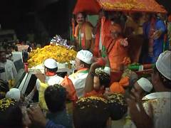 भोपाल के मुस्लिम इलाके में साध्वी प्रज्ञा का हुआ जोरदार स्वागत, देखिए जनता ने क्या कहा