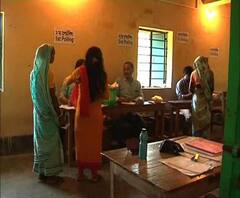 রায়গঞ্জের মালিটোলা গ্রামে ৩০ টাকা দিয়ে ভোট কেনার অভিযোগ তৃণমূলের বিরুদ্ধে