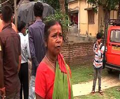 রায়গঞ্জের আব্দুলঘাটা গ্রামে কেন্দ্রীয় বাহিনীর দাবিতে গ্রামবাসীদের বিক্ষোভ, ভোটকর্মীদের বুথে ঢুকতে বাধা