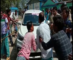 কোচবিহারের শীতলকুচি বড়খলিসামাড়ি এলাকায় মহিলা ভোটারদের প্রভাবিত করার অভিযোগে সেক্টর অফিসারকে ঘিরে বিক্ষোভ তৃণমূলের