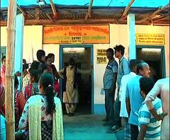 কোচবিহারের দিনহাটার গড়কুড়া প্রাথমিক বিদ্যালয়ের বুথে তৃণমূলের বিরুদ্ধে বহিরাগতদের দিয়ে ভোট করানোর অভিযোগ, এক ব্যক্তির সঙ্গে কথা কাটাকাটি বিজেপি প্রার্থী নিশীথ প্রামাণিকের