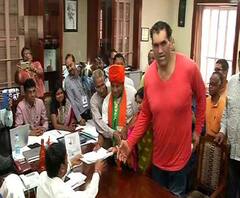 মার্কিন নাগরিক হওয়া সত্ত্বেও কি করে প্রচারে থাকেন খালি? বললেন অরূপ বিশ্বাস, পাল্টা অনুপম হাজরা