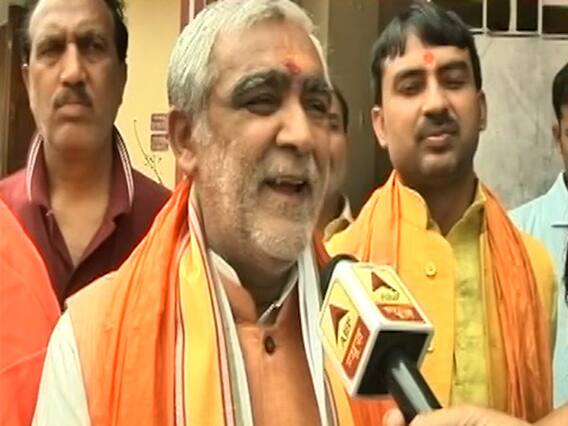 बिहार के भागलपुर में वोट डालने पहुंचे अश्विनी चौबे, वंशवाद को लेकर RJD और कांग्रेस पर बोला हमला