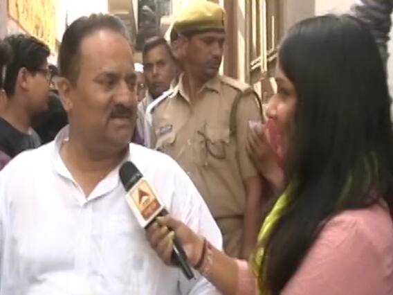 Bulandshahr: Diabetes patient reaches to cast her vote in pain