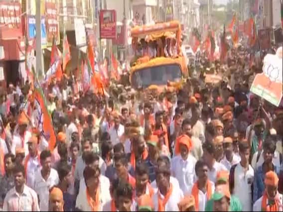 Amit Shah holds holds road show in Tumakuru, Karnataka