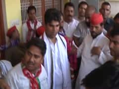 यूपी के फिरोजाबाद में फैमिली टक्कर ! चाचा की चाबी चलेगी या भतीजे की साइकिल ? देखिए ये रिपोर्ट