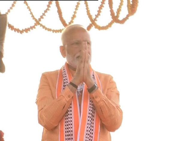 বারাণসীতে রোড-শো মোদির, কাল জমা দেবেন মনোনয়ন