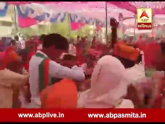 યુપીઃ ભાજપની સભામાં સમોસા લેવા લોકોએ કેવી કરી પડાપડી? જુઓ વીડિયો