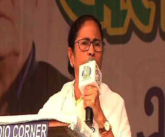 বিজেপিকে রুখতে ভোট দিন তৃণমূলকেই, বাম ও কংগ্রেস কর্মীদের প্রতি আহ্বান মমতার
