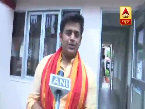 Ravi Kishan met Yogi Adityanath, says 'BJP is headed towards historic win'