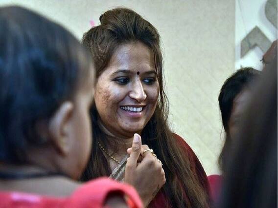 જૂનાગઢમાં રેશ્મા પટેલ પર થયો હુમલો, NCPના કાર્યકરે શું કહ્યું? જુઓ વીડિયો