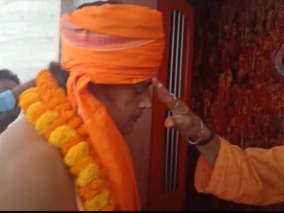 Ravi Kishan offers prayers at Gorakhnath temple, says we need PM like Narendra Modi