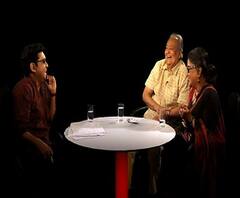 প্রতিবাদ কমছে ‘ভয়’-এর কারণে? বিরোধিতা করলেই অ্যান্টিন্যাশনাল তকমা? বাকস্বাধীনতা থেকে রাজনৈতিক অসহিষ্ণুতা, একান্ত আলাপচারিতায় ২ কিংবদন্তি সৌমিত্র-অপর্ণা, ঘন্টাখানেক সঙ্গে সুমন, রাত ৮, মুখোমুখি সৌমিত্র-অপর্ণা