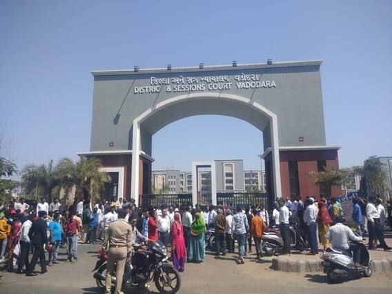 વડોદરાઃ છેલ્લા 13 દિવસથી વકીલોનો વિરોધ યથાવત, જુઓ વીડિયો