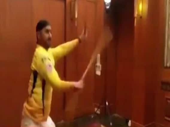 चेन्नई सुपर किंग्स की जर्सी और लुंगी पहनकर हरभजन सिंह ने किया 'सिलंबम', वीडियो वायरल