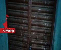 দক্ষিণ দিনাজপুরের হরিরামপুরের ২টি বুথে কেন্দ্রীয় বাহিনীর দাবিতে গ্রামবাসীদের বিক্ষোভ, ভোটকর্মীদের আটকে বুথে তালা ঝুলিয়ে দেওয়া হয়