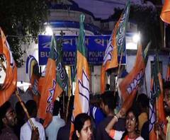 বর্ধমান শহরের রথতলায় দলীয় পতাকা লাগানোয় বিজেপি কর্মীদের মারধর, পতাকা ছিঁড়ে দেওয়ার অভিযোগ তৃণমূলের বিরুদ্ধে, অভিযোগ অস্বীকার তৃণমূলের 