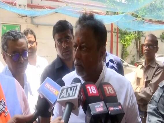 बीजेपी नेता मुकुल रॉय बोले- कल एक समारोह में TMC के गुंडों ने मेरी कार में तोड़-फोड़ की