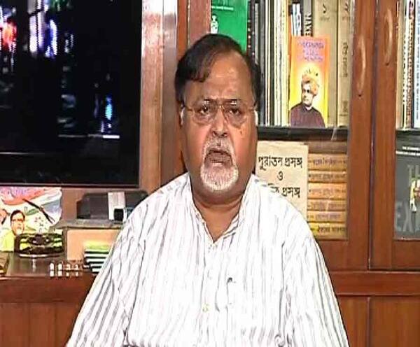 Partha Chatterjee attacks Amit Shah, says now the latter keeps CRPF in his pocket আগে আরএসএস সঙ্গে ছিল, এখন সিআরপিএফ পকেটে নিয়ে ঘুরছেন, অমিত শাহকে কটাক্ষ পার্থ চট্টোপাধ্যায়ের।