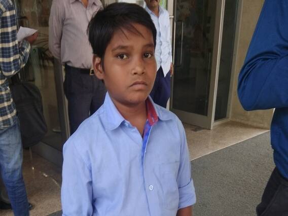 ગાંધીનગરઃ ભાઇબહેનના એડમિશનની અરજી લઇ શિક્ષણમંત્રીને મળવા પહોંચ્યો ધોરણ 10નો વિદ્યાર્થી