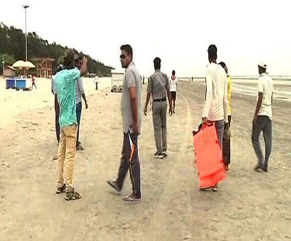 ধেয়ে আসছে বিধ্বংসী ঘূর্ণিঝড় ফণী, দেখে নেব কাকদ্বীপের ছবি