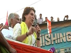 पठानकोट: अमित शाह की पोती को चूमते पीएम मोदी की तस्वीर पर प्रियंका गांधी ने कसा तंज, देखिए क्या कहा