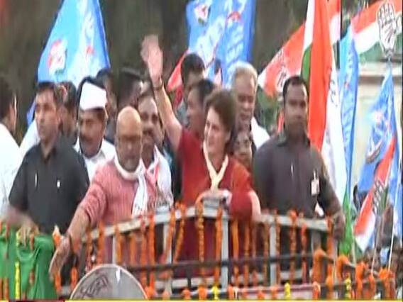 काशी में प्रियंका गांधी ने 7 किमी लंबा रोड शो कर किया शक्ति प्रदर्शन, उम्मीदवार अजय राय भी मौजूद