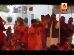 बैन के बीच साध्वी प्रज्ञा की पूजा पाठ जारी, मंदिर में गाए भजन किया नृत्य