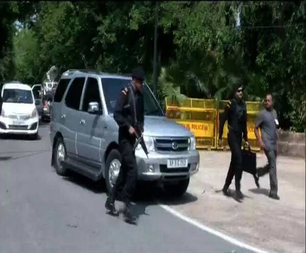 ভোটের ফল ঘোষণার আগেই রাজধানীতে জোট-তৎপরতা, কটাক্ষ বিজেপির Oppn leaders step up coalition talks, TDP chief Naidu meets Rahul, others ভোটের ফল ঘোষণার আগেই রাজধানীতে জোট-তৎপরতা, কটাক্ষ বিজেপির