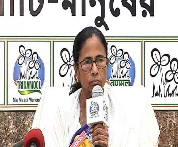 সপ্তম দফার আগে রাজ্যের স্বরাষ্ট্রসচিবকে সরাল নির্বাচন কমিশন, 'মোদি-অমিতের সিদ্ধান্ত', অভিযোগ মমতার lok sabha election 2019- Kaar Dokhole Delhi-EC removes HS Atri Bhattacharya, ADG CID Rajeev Kumar সপ্তম দফার আগে রাজ্যের স্বরাষ্ট্রসচিবকে সরাল নির্বাচন কমিশন, 'মোদি-অমিতের সিদ্ধান্ত', অভিযোগ মমতার