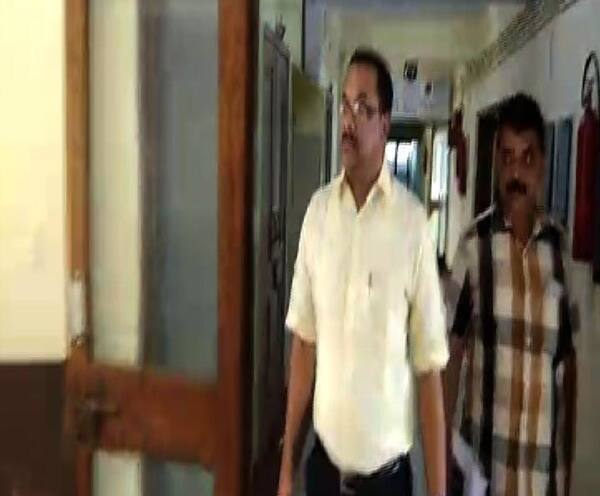 সিবিআই দফতরে হাজিরা দিলেন সারদাকাণ্ডে সিটের অন্যতম সদস্য অর্ণব ঘোষ IPS officer Arnab Ghosh at CBI office for interrogation সিবিআই দফতরে হাজিরা দিলেন সারদাকাণ্ডে সিটের অন্যতম সদস্য অর্ণব ঘোষ