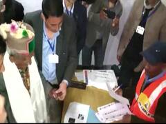 102 साल के श्याम शरण नेगी ने हिमाचल के कल्पा में किया मतदान, 1951 में पहली बार डाला था वोट